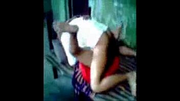 Домохозяйка демонстрирует мохнатую вагину на порно кастинге